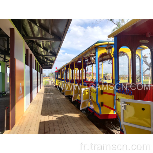 Train touristique électrique du parc d&#39;attractions